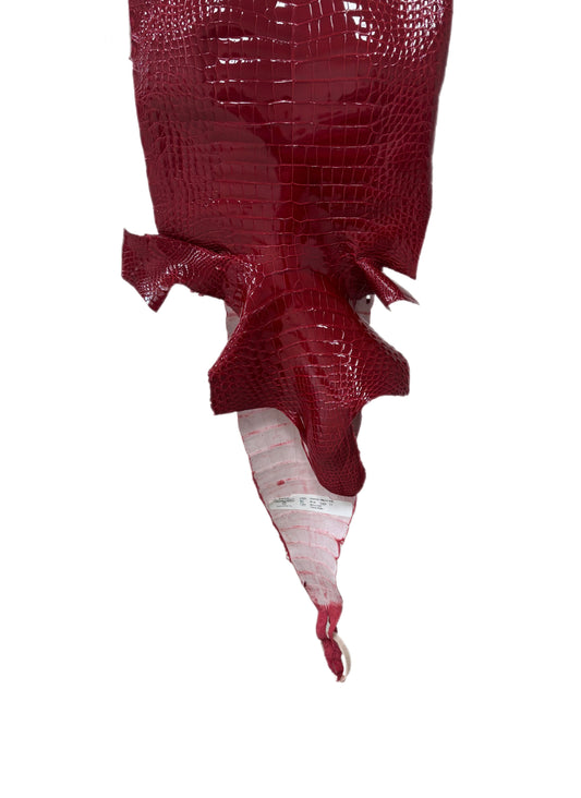 28 cm Grade 1/2 Red Classic Farm-Raised American Alligator Leather - Tag: FL17-0036370