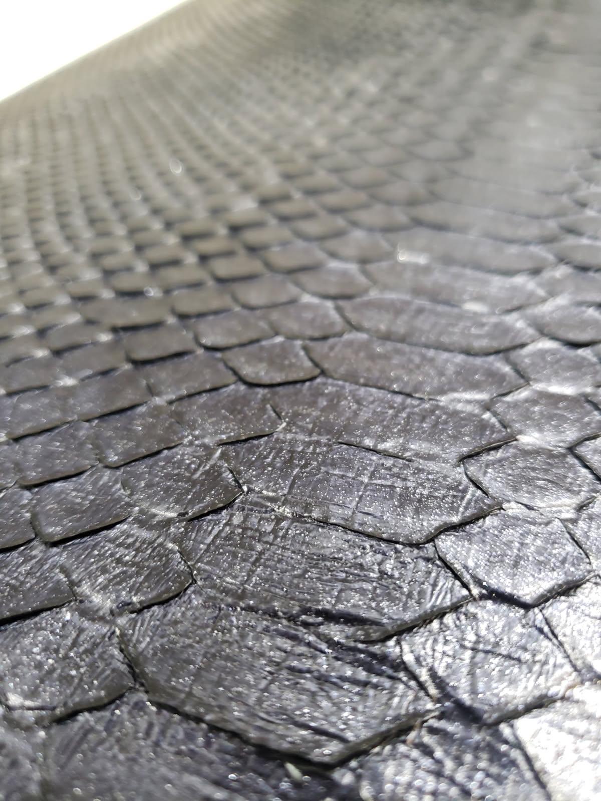 2.2 M Back Cut Dark Navy Python Leather